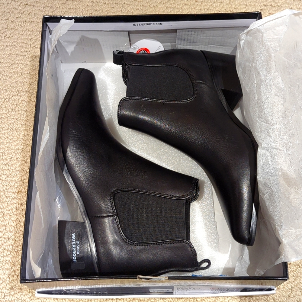 NWT Blondo Emelia Chelsea Black Leather Boots